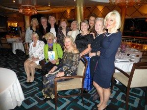 Feststemte damer under feiringen av klubbens 25-års jubileum